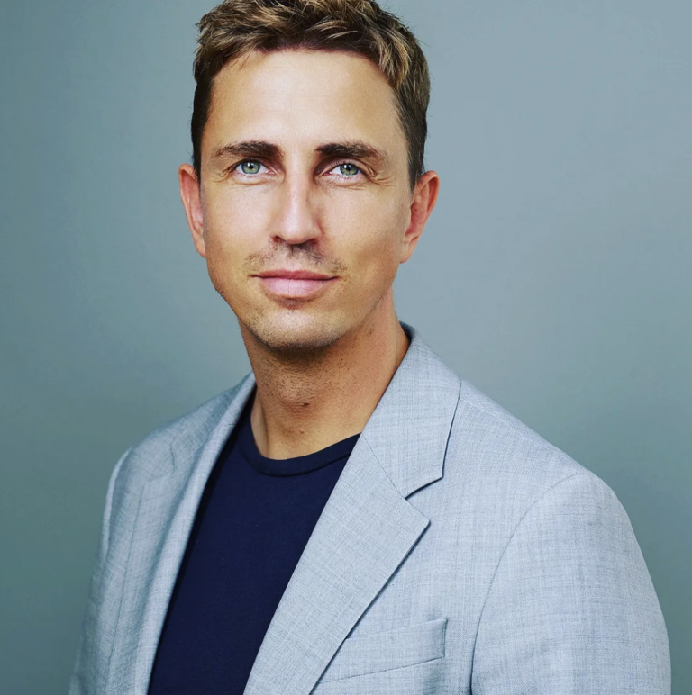 Andreas Headshot 1.png