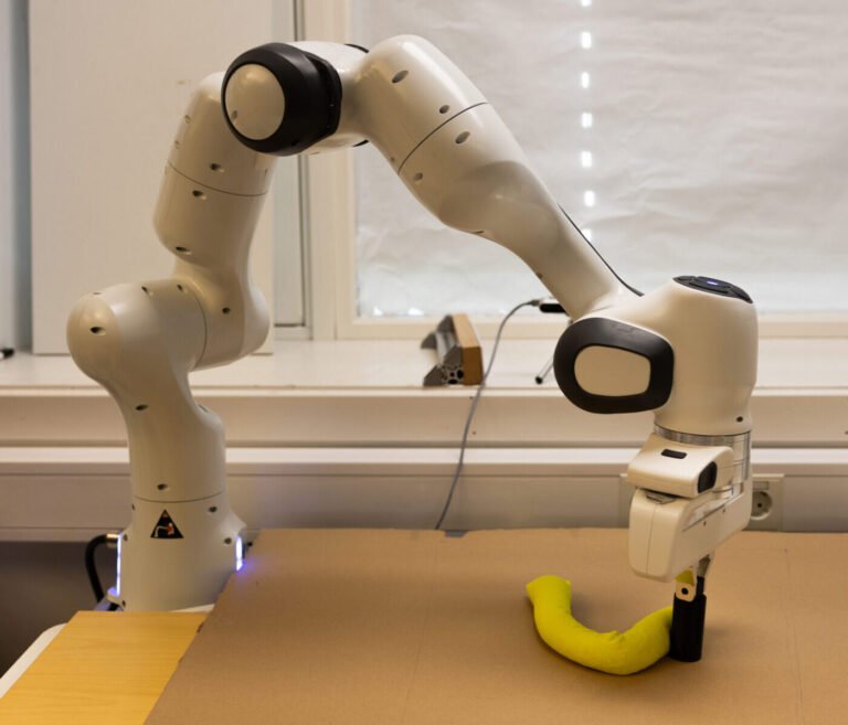 AI enables new robot to manipulate soft, bendable objects Ai Makes It Possible T.jpg