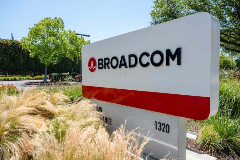 Broadcom’s AI business is growing rapidly. Here’s why the stock is falling anyway. Gettyimages 22177255221 5a4dbdd254da42f6b18ce8ccb56077d6.jpg