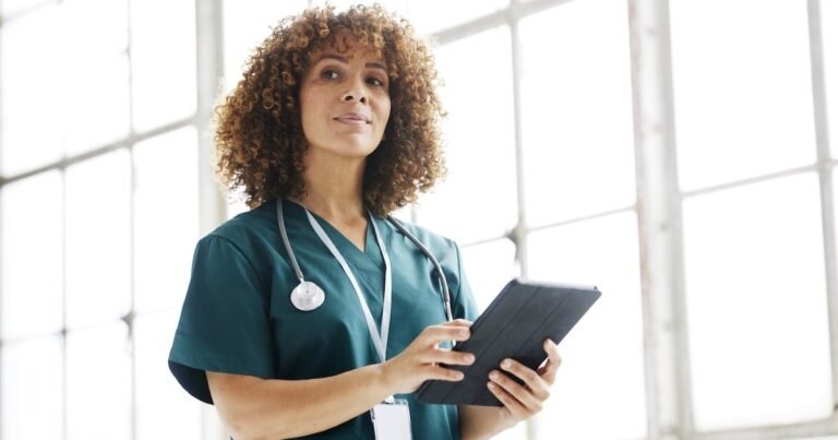 Healthcare20professional20holding20tablet mobi getty solskin min.jpg