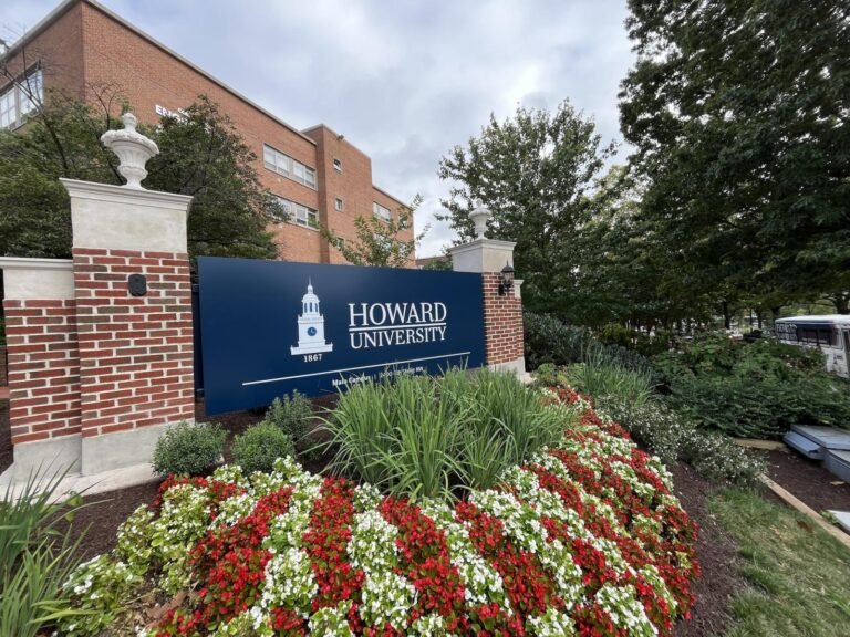 Howard20sign 0.jpg