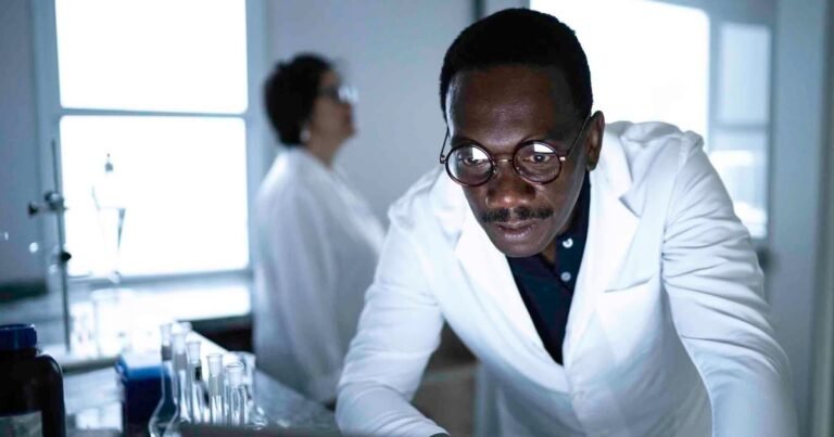 Scientist20using20a20computer20in20lab mobi getty fg20trade.jpg