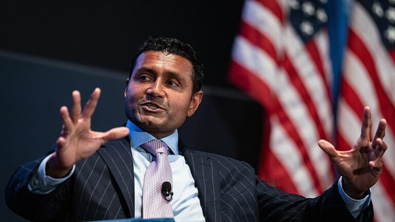 Palantir cto says ai boosts blue collar jobs 001.jpg