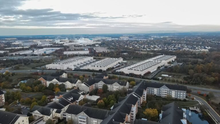 108257400 1769505082610 gettyimages 2243421029 amazon earns.jpeg