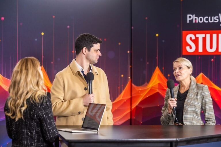 1382phocuswright .jpg