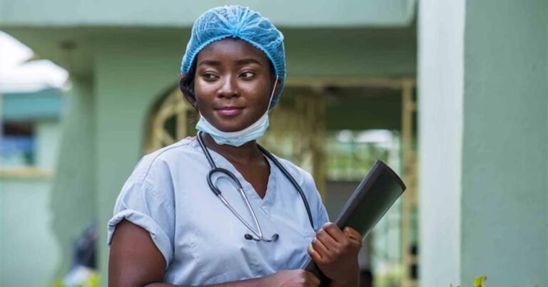 Doctor20in20scrubs mobi getty daniel20buah science20photo20library.jpg