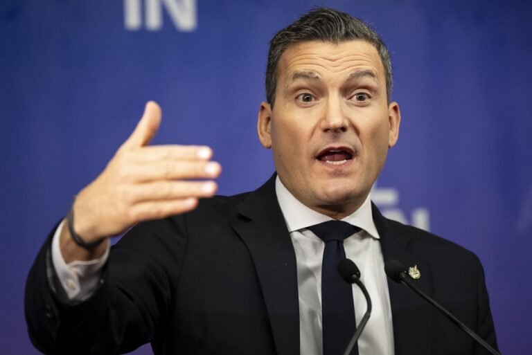 Experts warn Canada risks losing top researchers in ‘global war for AI talent’ Dc378d4bdd2e6ba723d6baceedf9cdea0b8e76aee03e32efddb684e4f516fd10.jpg